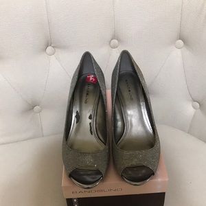 9 1/2 wedge heel Bandolinos - Silver